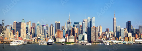 Fototapeta na wymiar Manhattan skyline panorama over Hudson River, New York