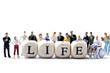 © beeboys - lifeという文字を囲む大勢の人々