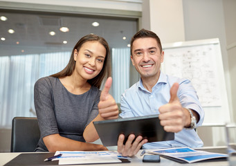 Canvas Print - smiling businesspeople with tablet pc in office