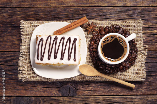 Nowoczesny obraz na płótnie Coffee and creamy cake with chocolate