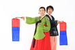 © jsco - 한복 입은 젊은 한국인 커플