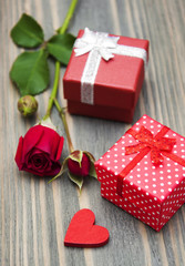 Wall Mural - Red roses  and gift box