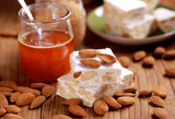 torrone alle mandorle - tradizionale dolce natalizio italiano