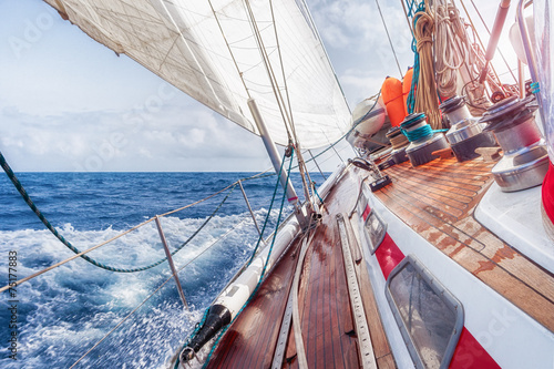 Naklejka na kafelki sail boat navigating on the waves