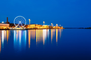 Canvas Print - Night Scenery View Of Embankment With Ferris Wheel In Helsinki,