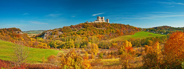 Wall Mural - Nice autumnal scene with the ruins of the castle of Csesznek