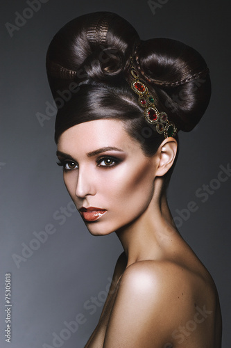 Fototapeta na wymiar Beauty portrait of young girl with beautiful hairstyle)