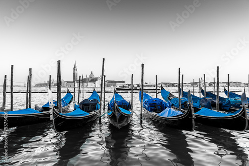 Fototapeta na wymiar Gondoles à Venise