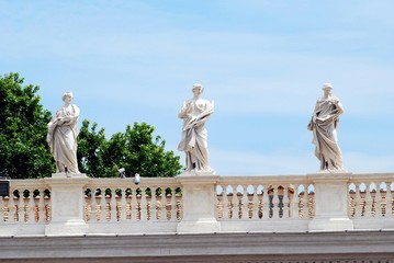 Wall Mural - Sculptures on the facade of Vatican city works