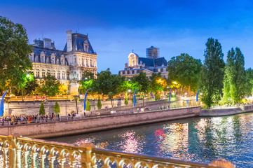 Fototapete - Summer night along Seine River - Paris