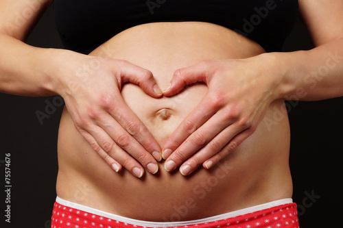 Schwanger Herz Baby Bauch Buy This Stock Photo And Explore - 