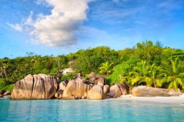 Wall Mural - Typical granite rocks at Praslin beach, Seyshelles