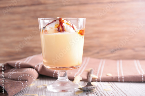 Cuadros en Lienzo custard cream with whipped egg whites