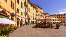Lucca's Oval Square