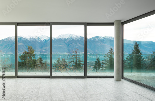 Obraz drzwi   szerokie-mieszkanie-pokoj-z-oknami