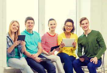 Wall Mural - smiling students with tablet pc computer