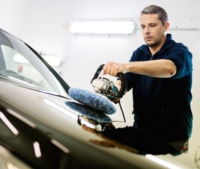 Poster - Man on a car wash polishing car with a polish machine