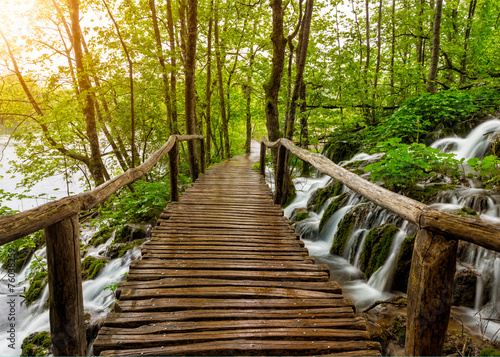 Naklejka na szybę Pathway and stream with crystal clear water in Plitvice