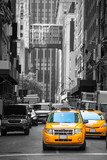 Fototapeta Nowy Jork - Fift avenue neigbourhood yellow cab taxi 5 th Av