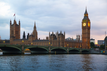 Wall Mural - Big Ben and houses of Parliament in dusk