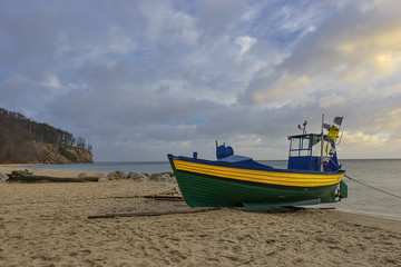 Fototapete - łódz rybacka na plaży, Morze Bałtyckie