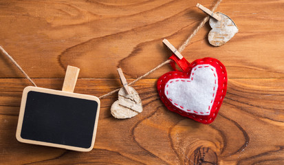 blank plate for writing text with hearts on the clothespin.symbo