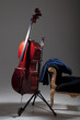 Cello im Studio mit Spot Licht 