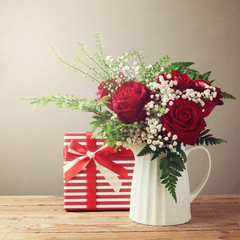 Poster - Rose flower bouquet and gift box on wooden table