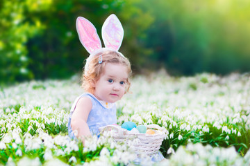 Wall Mural - Little girl on Easter egg hunt