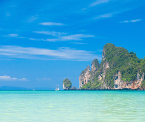 Canvas Print - High Cliff Tranquil Bay