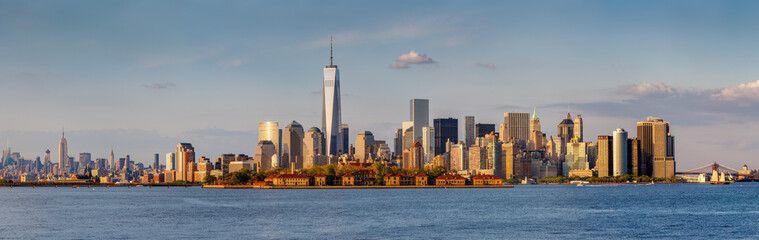 Fototapete - Panoramic view of Downtown Manhattan and New York skyscrapers