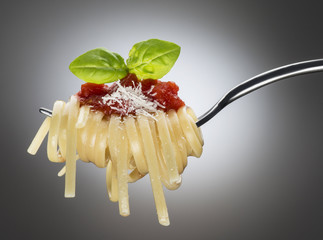 fork with spaghetti and tomato sauce