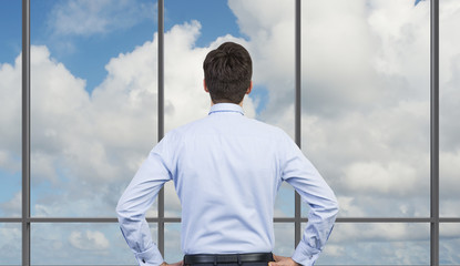 Canvas Print - businessman looking to sky