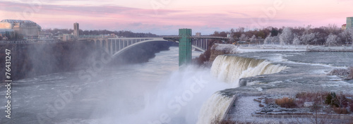 Fototapeta na wymiar The Niagara Falls in November