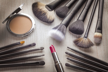 different kinds of make-up brushes