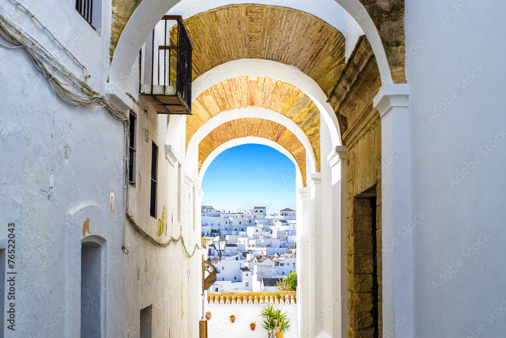 Typical street in Vejer de la Frontera, Andalusia, Spain. - obrazy, fototapety, plakaty 