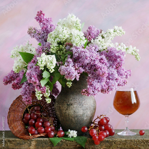 martwa-natura-z-bzu-winogron-i-czerwonego-wina