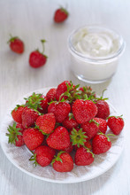 Fresh Strawberry With Cream Cheese Dip