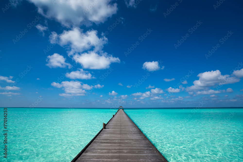 Wooden pier with blue sea and sky background - obrazy, fototapety, plakaty 