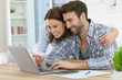 © goodluz - Couple at home websurfing on internet