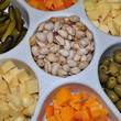 plateau aperitif-cacahuettes-olives-fruyere-cornichons