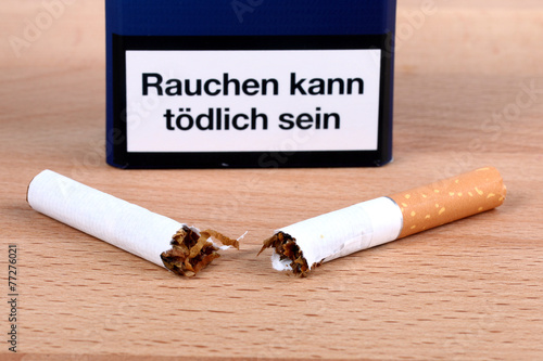 Eine Zerbr Zigarette Rauchen Kann Todlich Sein Buy This Stock Photo And Explore Similar Images At Adobe Stock Adobe Stock