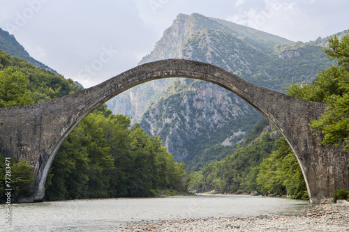 Naklejka na meble Historical stone bridge of Plaka at Epiros, Greece