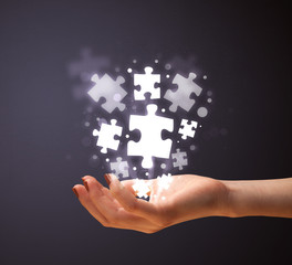 Fototapete - Puzzle pieces in the hand of a woman