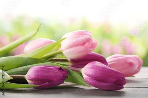 Naklejka na drzwi Bouquet of tulips on table