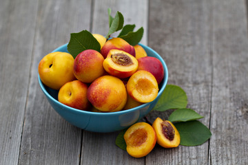 Fresh peaches in blue bowl