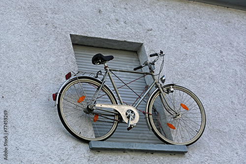 Hochgelegener Fahrrad-Parkplatz – Stock-Foto | Adobe Stock