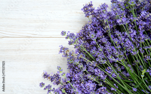 Naklejka dekoracyjna lavender on wooden surface