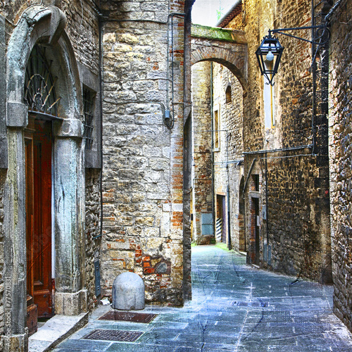 Naklejka na drzwi beautiful old streets of Italian medieval towns