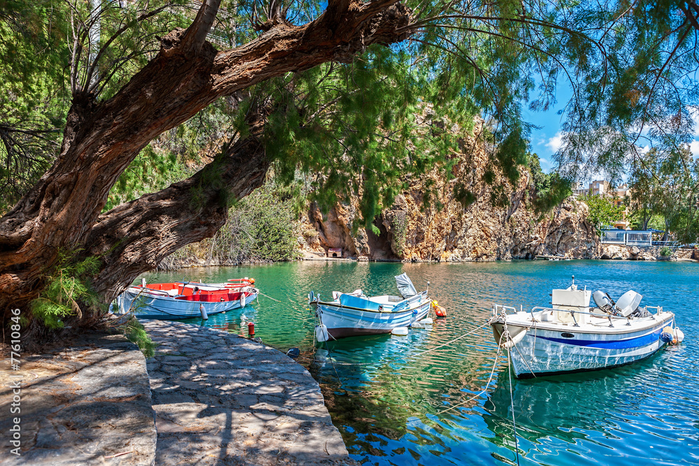 Obraz na płótnie Boats on Lake Voulismeni. Agios Nikolaos, Crete, Greece w salonie